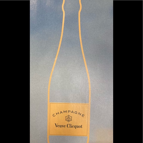 VUEVE CLICQUOT CHAMPAGNE TRAVEL CASE. Leather strap for secure closure/carry - Picture 9 of 10